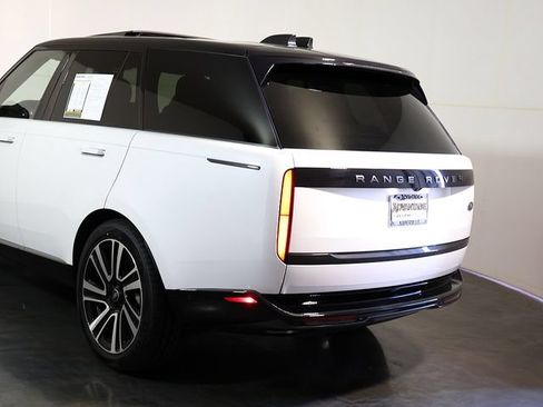 Used 2023 Land Rover Range Rover SE AWD/4WD image 11