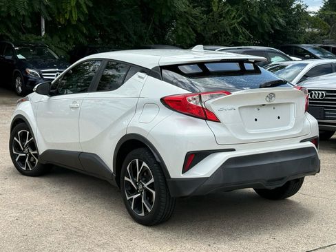 Used 2019 Toyota C-HR XLE FWD image 3