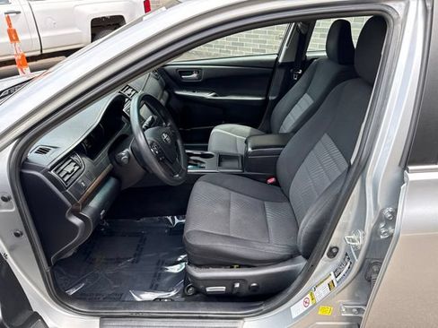 Used 2017 Toyota Camry LE FWD image 13