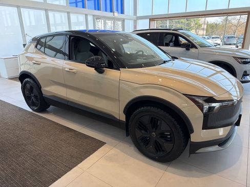 New 2026 Volvo EX30 Cross Country Ultra w/ Protection Package Premier image 5