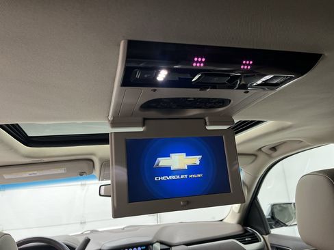 Used 2019 Chevrolet Suburban Premier image 7