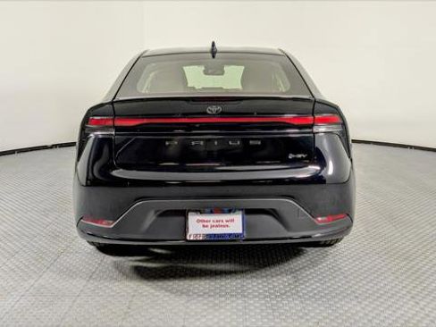 Used 2024 Toyota Prius LE image 5