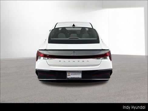 Certified 2025 Hyundai Elantra Sport FWD image 40