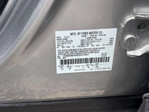 Used 2023 Ford Explorer XLT AWD/4WD image 27