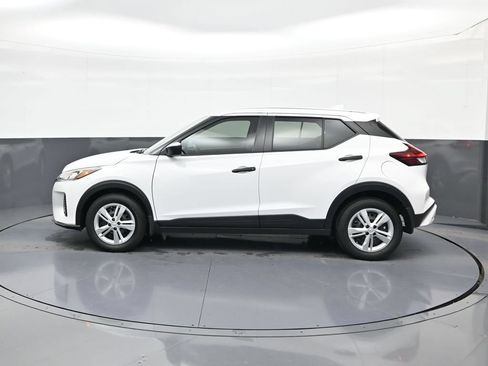 Certified 2025 Nissan Kicks Play S FWD image 5