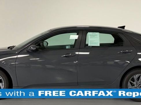 Used 2024 Hyundai Elantra SEL image 2