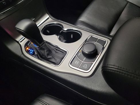 Used 2018 Jeep Grand Cherokee Limited image 26