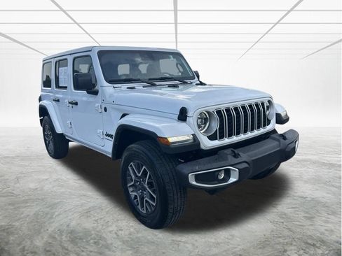 Used 2025 Jeep Wrangler Unlimited Sahara AWD/4WD image 2