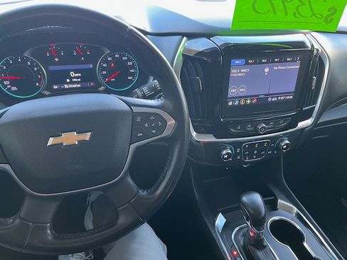 Used 2021 Chevrolet Traverse LT image 9