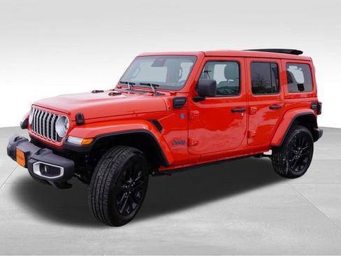 Certified 2025 Jeep Wrangler Unlimited Sahara w/ Safety Group image 11
