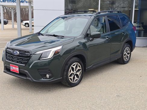Used 2023 Subaru Forester Premium image 1