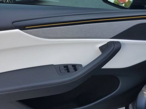 Used 2026 Tesla Model Y 2WD image 18