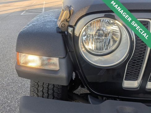 Used 2020 Jeep Wrangler Unlimited Sahara image 10