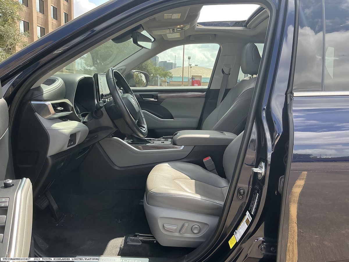 Used 2022 Toyota Highlander Limited FWD image 8