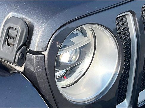 Used 2018 Jeep Wrangler Unlimited Sahara AWD/4WD image 26