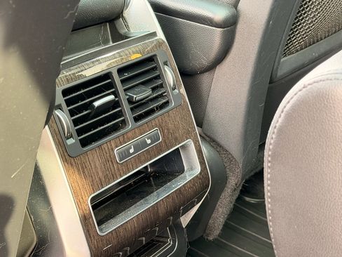 Used 2017 Land Rover Range Rover Sport SE image 17