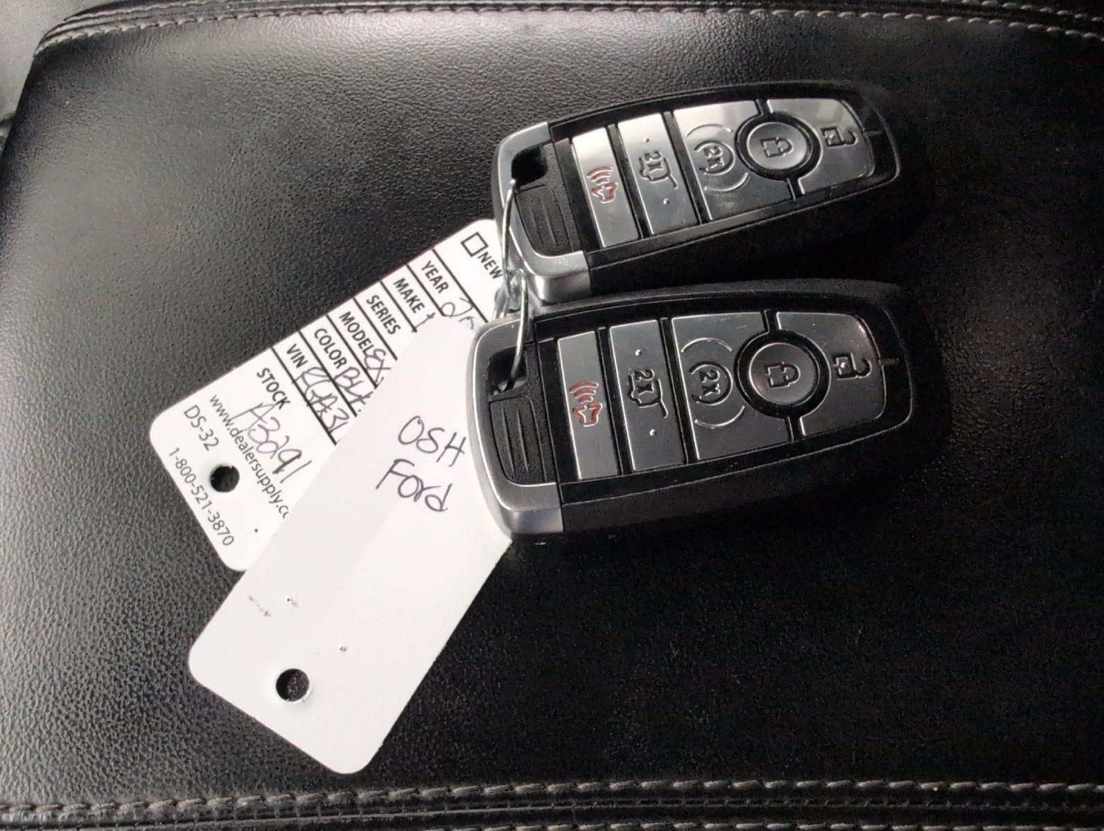 Used 2024 Ford Explorer XLT w/ Equipment Group 202A AWD/4WD image 28