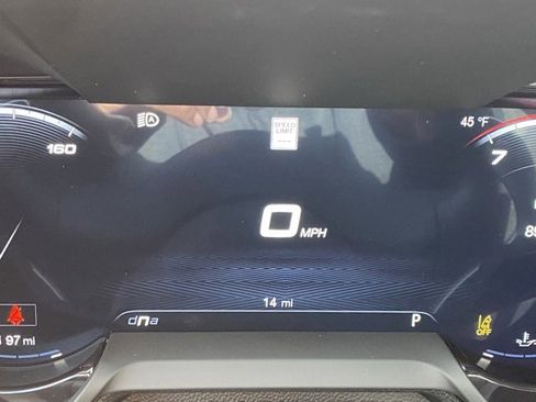 New 2025 Alfa Romeo Giulia Base image 27