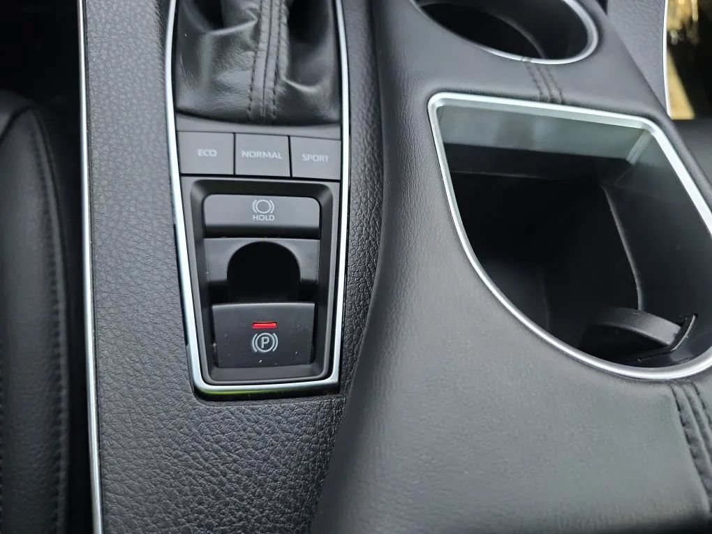 Used 2019 Toyota Avalon XLE FWD image 31