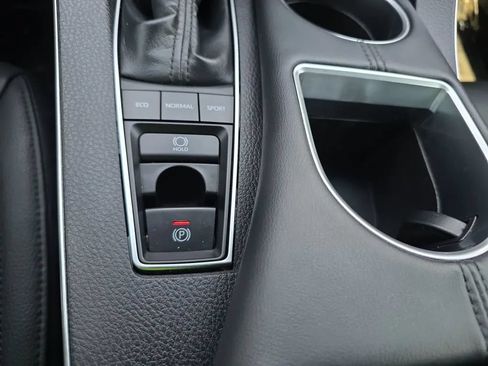 Used 2019 Toyota Avalon XLE FWD image 31