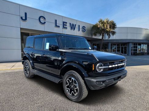 New 2026 Ford Bronco Outer Banks AWD/4WD image 1