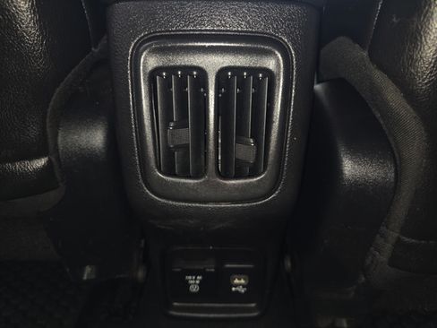 Used 2019 Jeep Compass Latitude w/ Cold Weather Group AWD/4WD image 27
