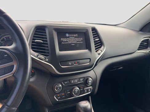 Used 2019 Jeep Cherokee Latitude Plus AWD/4WD image 20