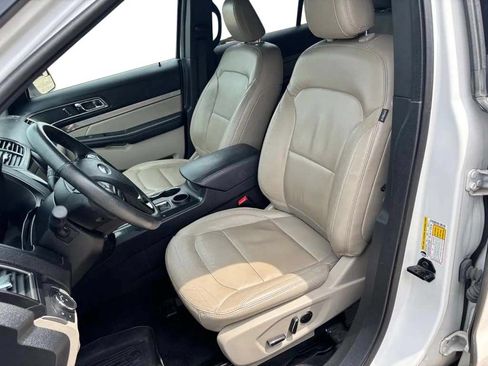 Used 2018 Ford Explorer XLT w/ Equipment Group 202A FWD image 19