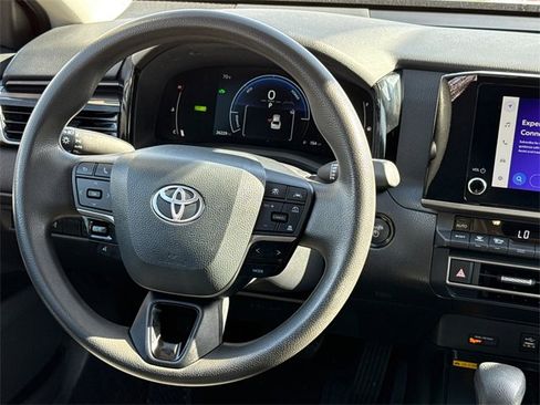 Used 2025 Toyota Camry LE image 14