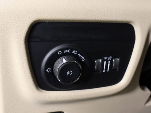 Used 2022 Jeep Grand Cherokee L Limited image 25