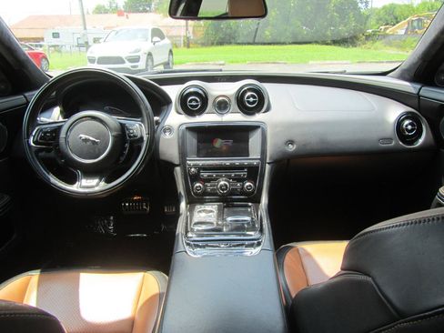 Used 2014 Jaguar XJ R LWB RWD image 13