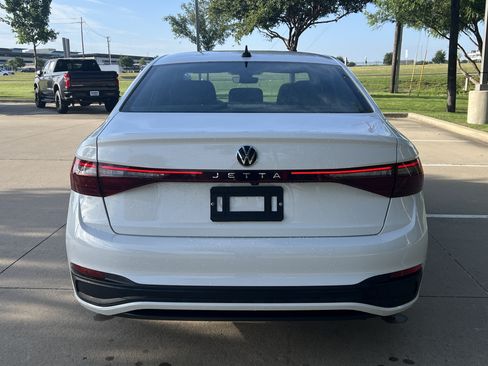 Certified 2025 Volkswagen Jetta Sport FWD image 8