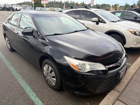 Used 2015 Toyota Camry LE FWD image 3