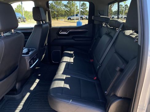 Used 2023 GMC Sierra 1500 SLT image 30