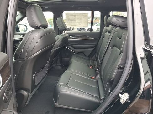 New 2026 Jeep Grand Cherokee Limited image 8