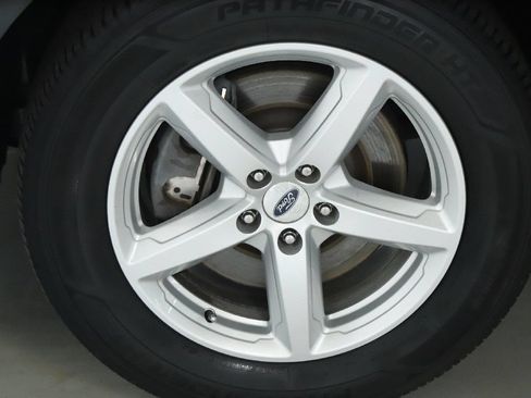 Used 2018 Ford Explorer XLT w/ Equipment Group 202A FWD image 40
