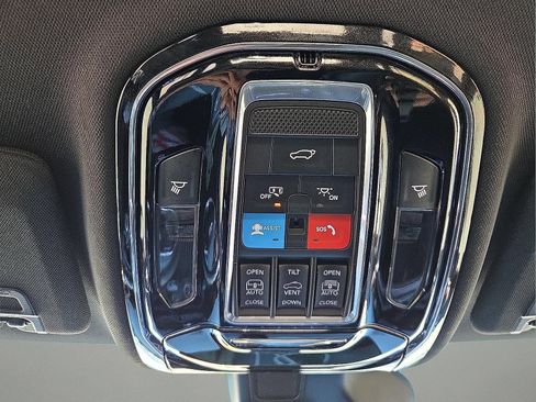 Used 2024 Jeep Grand Cherokee Overland w/ Luxury Tech Group IV AWD/4WD image 22
