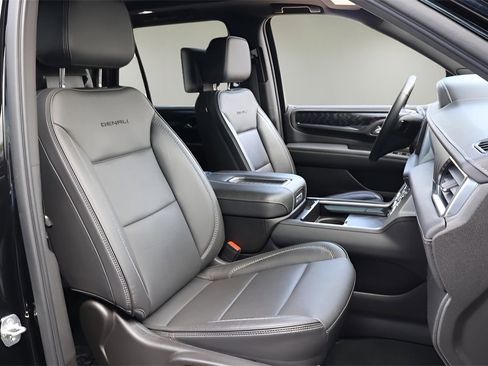 Used 2021 GMC Yukon Denali w/ Denali Ultimate Package image 19