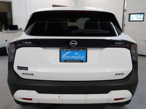Used 2025 Nissan Kicks SV AWD/4WD image 6