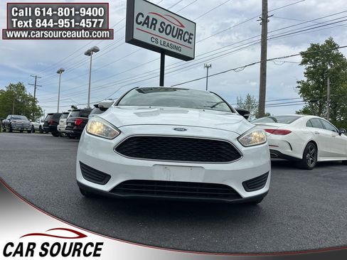 Used 2016 Ford Focus SE FWD image 2