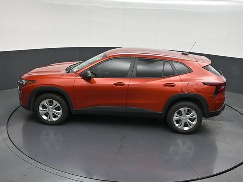 Used 2024 Chevrolet Trax LS FWD image 16