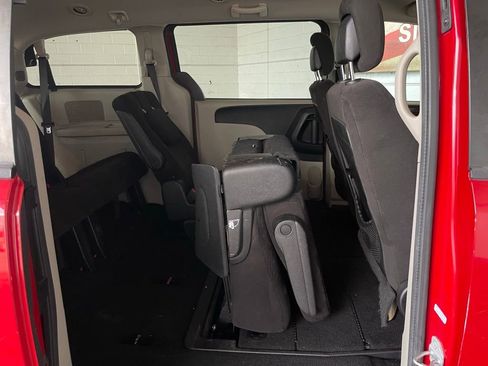 Used 2013 Dodge Grand Caravan SE image 18
