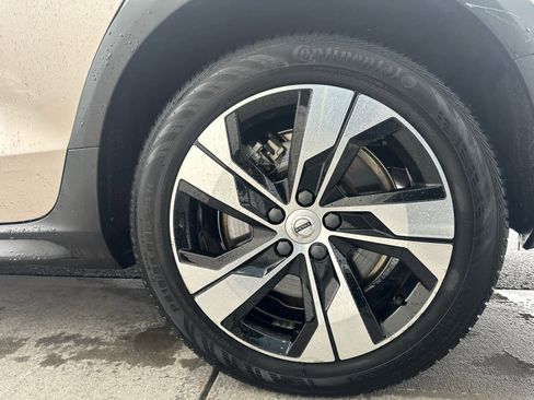 Used 2024 Volvo V60 B5 Cross Country Plus w/ Protection Package Premier image 5