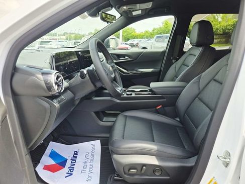 New 2026 Chevrolet Equinox LT w/ Convenience Package II FWD image 8