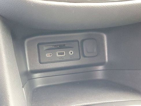 Used 2024 Chevrolet Equinox LT FWD image 17