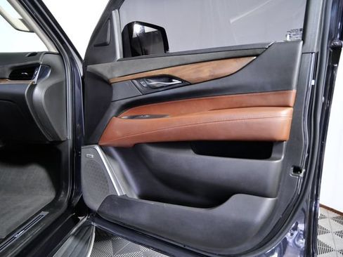 Used 2019 Cadillac Escalade Premium Luxury w/ LPO, Escalade Noir Package RWD image 10