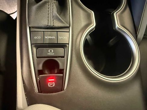 Used 2024 Toyota Camry LE AWD/4WD image 34