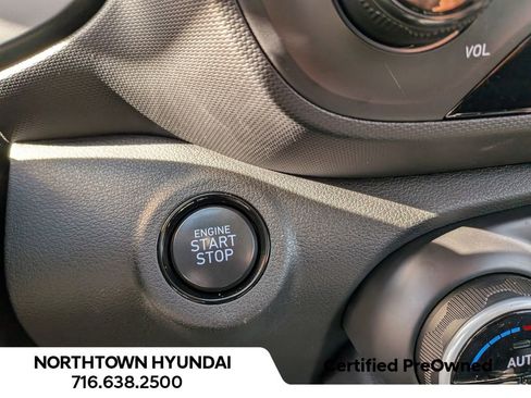 Used 2025 Hyundai Venue Limited FWD image 20