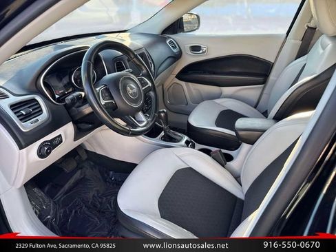 Used 2019 Jeep Compass Latitude FWD image 13