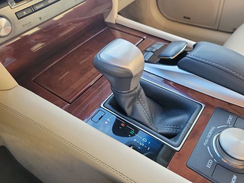 Used 2014 Lexus LS 460 image 30